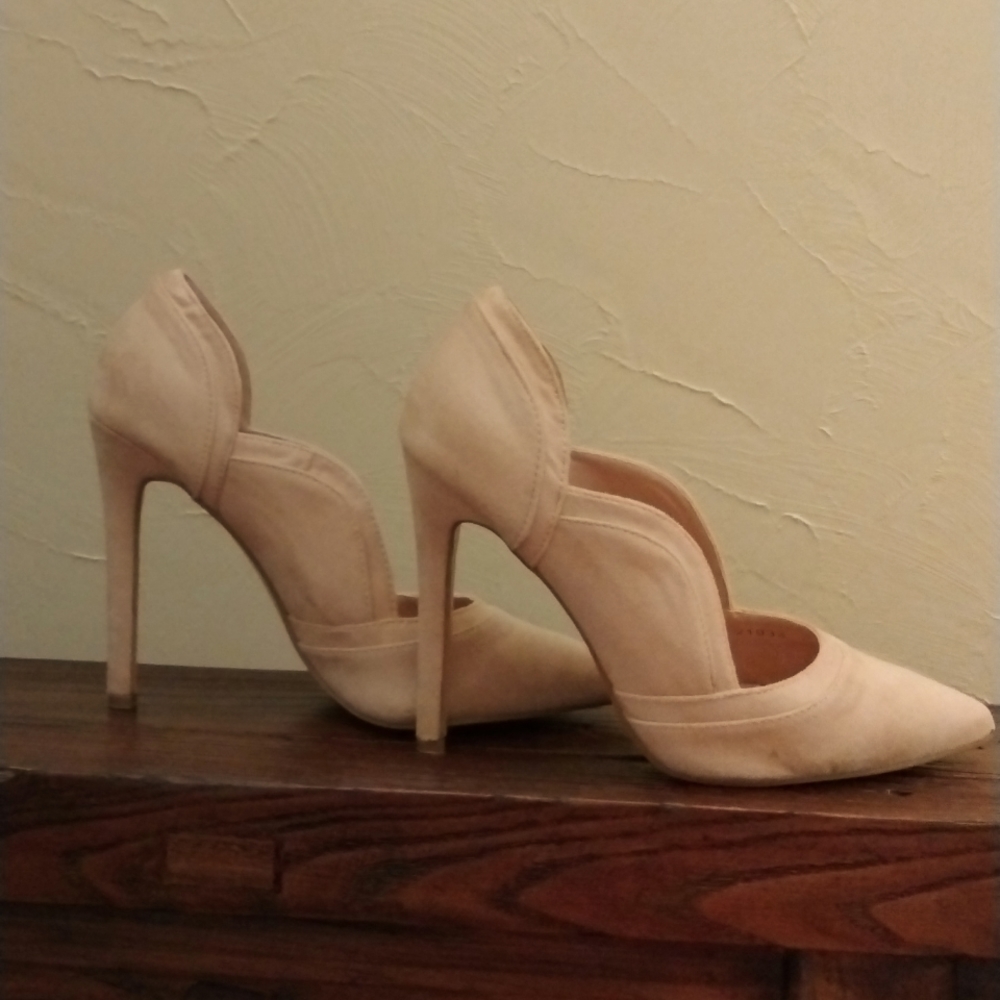 JG cream faux suede pumps